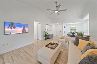 1684 Pintail Way in Sarasota, FL - Building Photo - Building Photo