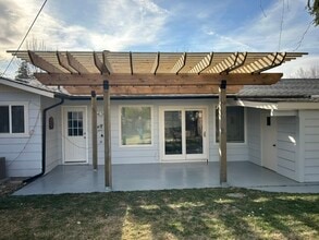 220 N Owyhee St, Unit 2 Bedroom House in Boise, ID - Foto de edificio - Building Photo