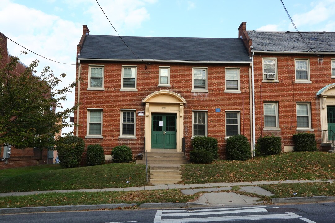 2732 Minnesota Ave SE in Washington, DC - Building Photo