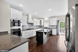7049 Banbury Dr in Elkridge, MD - Building Photo - Building Photo