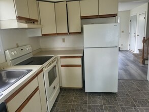 40 North St, Unit Martidale in Hudson Falls, NY - Foto de edificio - Building Photo