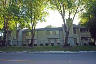 Riverwood Apartments in Stockton, CA - Building Photo - Building Photo