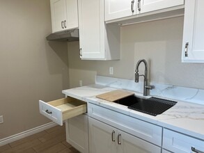 Honey Garden Apartments in Hesperia, CA - Foto de edificio - Building Photo