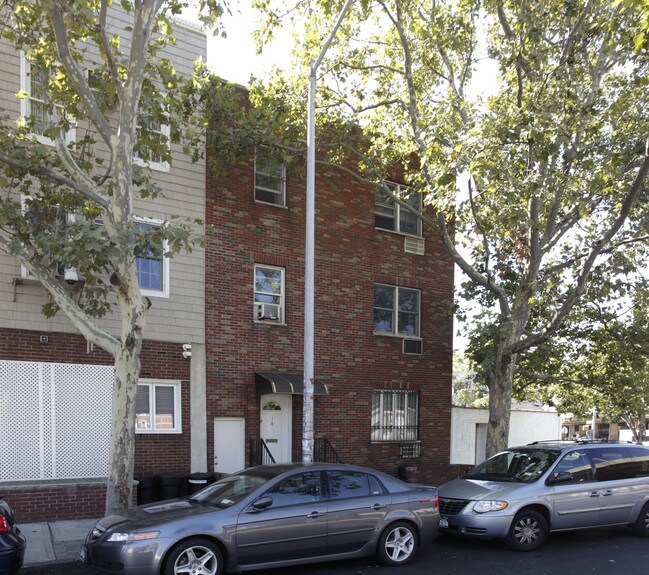 14 Skillman Ave in Brooklyn, NY - Building Photo - Building Photo