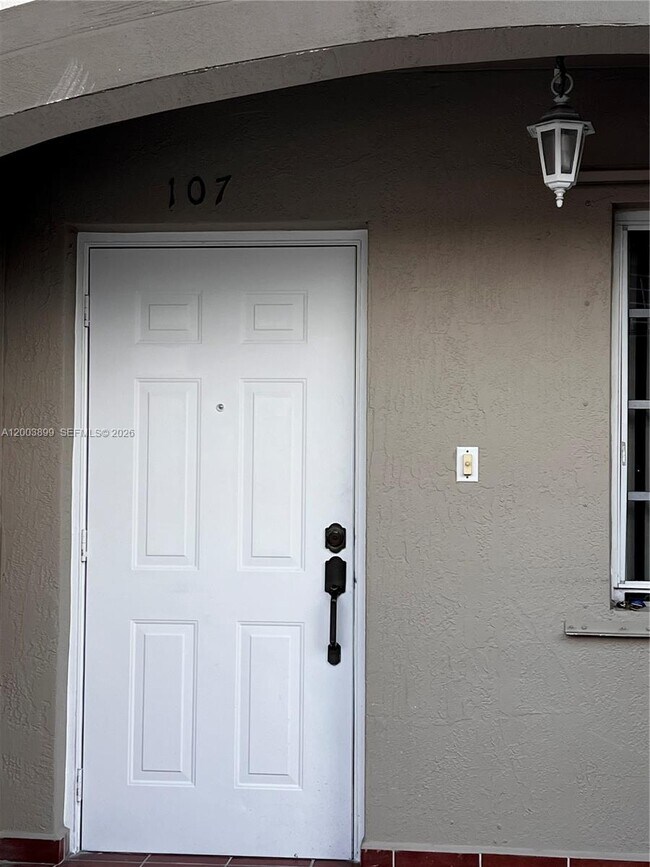 8000 W 28th Ct in Hialeah Gardens, FL - Building Photo - Building Photo