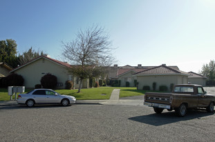 12487 Georgia Ln in Madera, CA - Building Photo