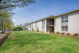 Silver Oak in Birmingham, AL - Building Photo