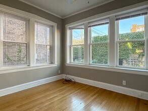 6327 N Oakley Ave in Chicago, IL - Building Photo - Building Photo
