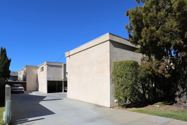 Valley House Apartments in El Cajon, CA - Foto de edificio - Building Photo