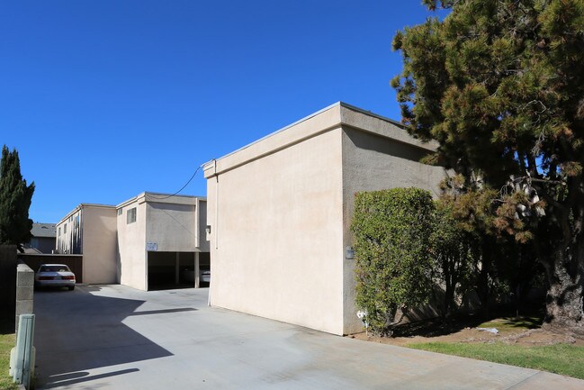 Valley House Apartments in El Cajon, CA - Building Photo - Building Photo