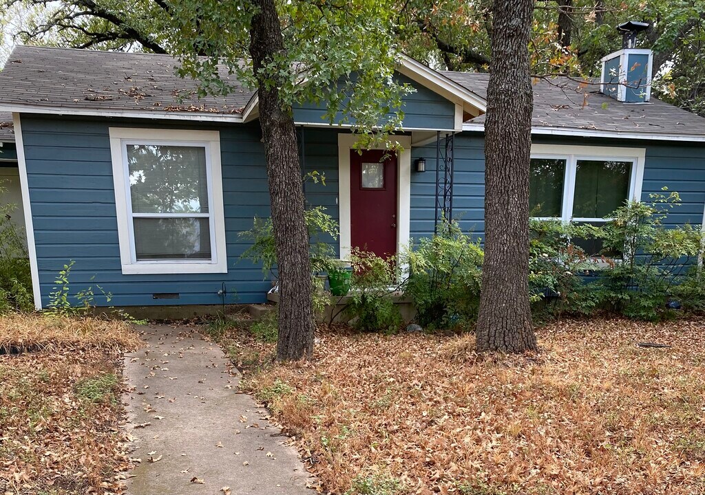 1213 Lindsey Street in Denton, TX - Foto de edificio