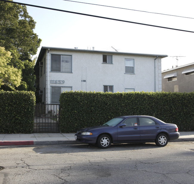 11659 Hamlin St in North Hollywood, CA - Building Photo - Building Photo