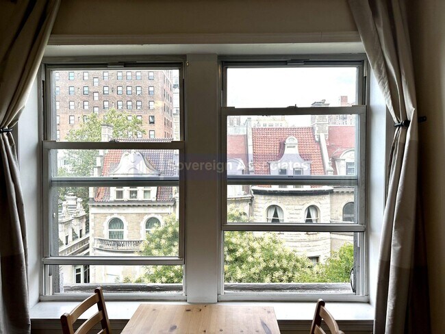 318 W 107th St-Unit -5F in New York, NY - Building Photo - Building Photo