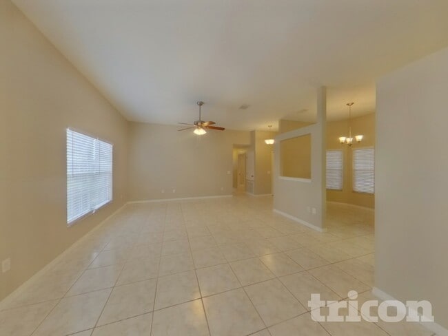 831 Monroe Harbor Pl in Sanford, FL - Foto de edificio - Building Photo