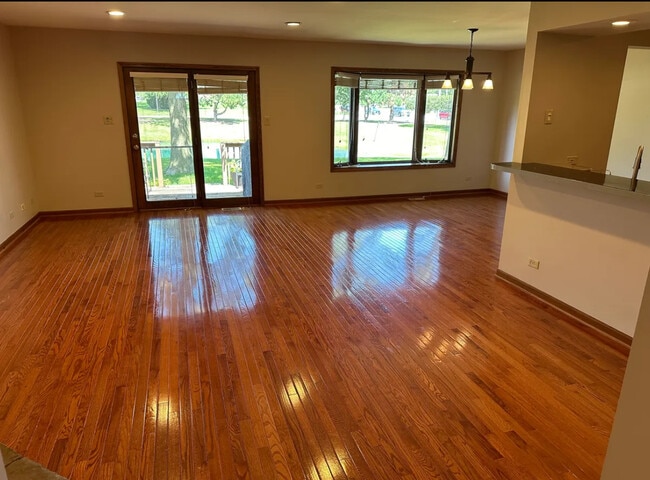 9402 Lindsay St in Orland Hills, IL - Building Photo - Building Photo
