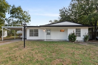 3003 Williams Dr in Corsicana, TX - Building Photo - Building Photo