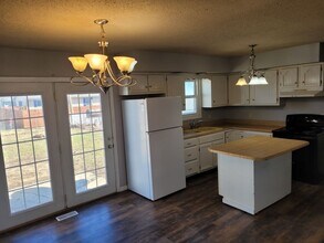 1832 Stonehenge Rd in Springfield, IL - Building Photo - Building Photo