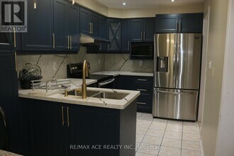 240 McLevin Ave in Toronto, ON - Building Photo - Building Photo