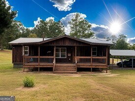 1565 Corinth Rd in Hogansville, GA - Building Photo