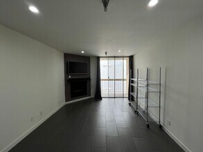 5143 Bakman Ave in Los Angeles, CA - Building Photo - Building Photo