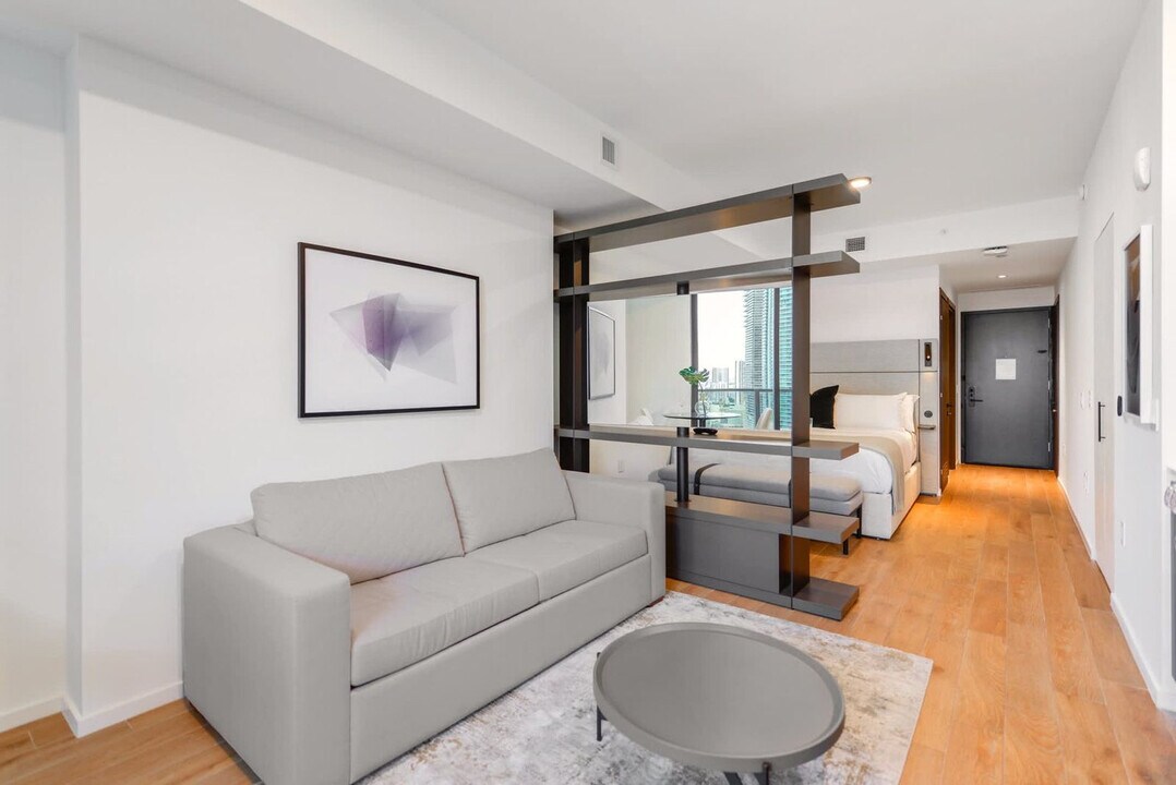 398 NE 5th St in Miami, FL - Building Photo