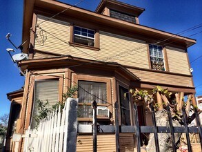 1111-1117 S Burlington Ave in Los Angeles, CA - Foto de edificio - Building Photo