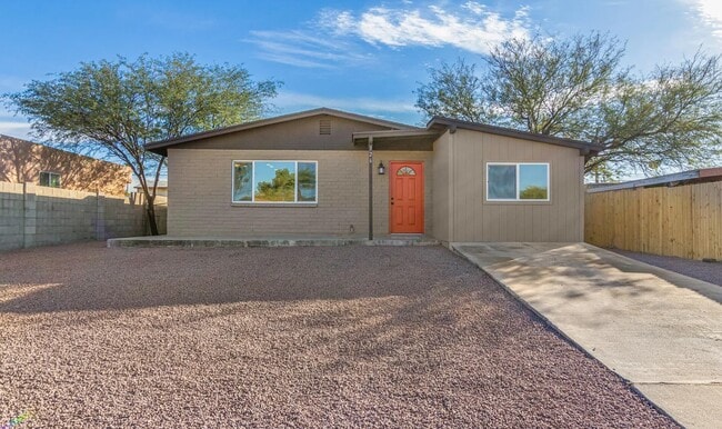 326 E Linden St in Tucson, AZ - Foto de edificio - Building Photo