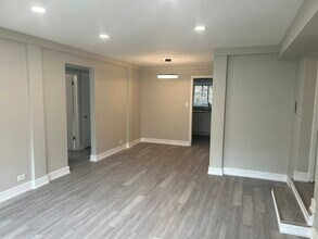 6823 N Northwest Hwy in Chicago, IL - Foto de edificio - Building Photo