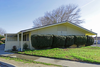 Carmella Arms Apartments in Coalinga, CA - Building Photo - Building Photo