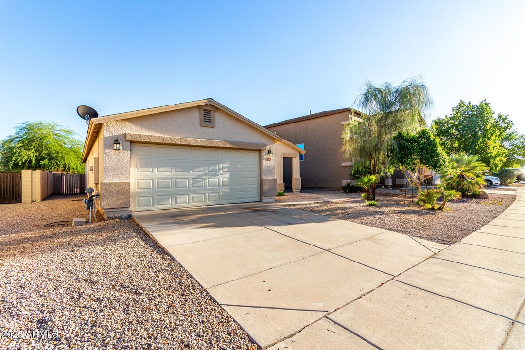 1891 E Cowboy Cove Trail in San Tan Valley, AZ - Building Photo