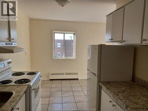 6490 Wyandotte St E in Windsor, ON - Building Photo - Building Photo