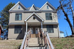 1122 Luzerne St in Scranton, PA - Building Photo