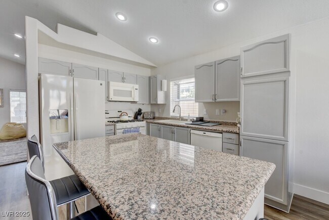 property at 9204 Sapphire Point Ave