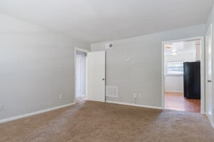 Regal Heights in Atlanta, GA - Building Photo
