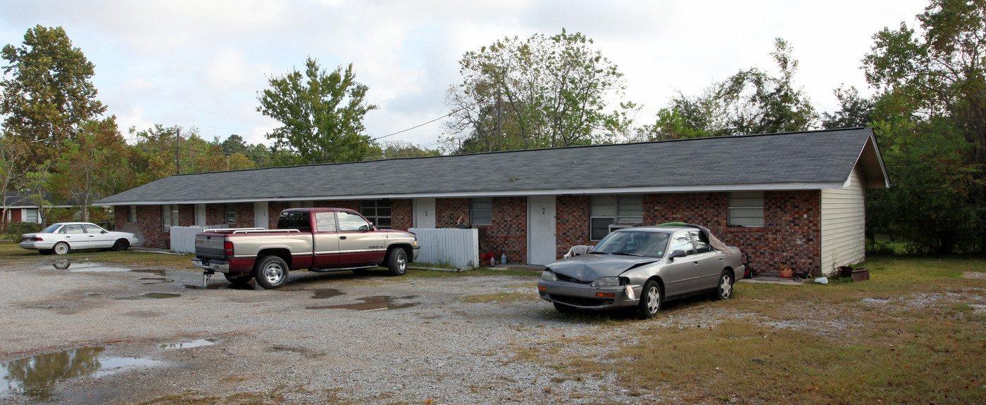 4200 Knowles Ave in Moss Point, MS - Building Photo