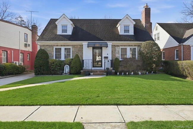 18 Durham Rd in New Hyde Park, NY - Building Photo - Building Photo