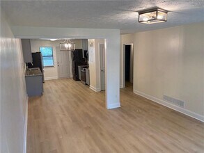 225 Kimberly Way SW in Marietta, GA - Building Photo - Building Photo