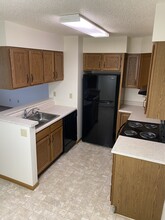 2911 N Ohlman St, Unit 1 in Mitchell, SD - Building Photo - Building Photo