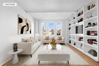 302 W 12th St in New York, NY - Building Photo - Building Photo