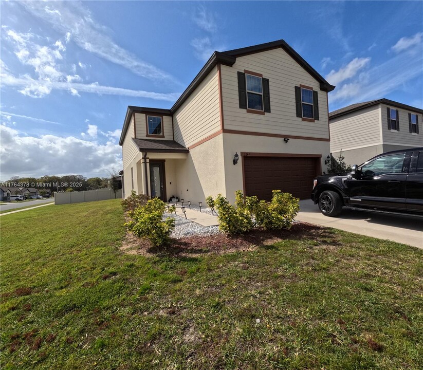 2647 E Lake Pointe Dr in Kissimmee, FL - Building Photo