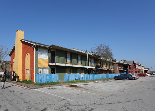 Broadway Village Apartments in Houston, TX - Building Photo - Building Photo