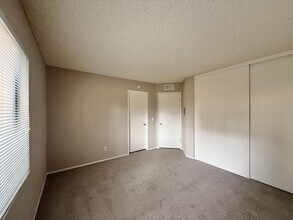 9936 Scripps Westview Way in San Diego, CA - Building Photo - Building Photo