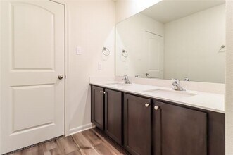 209 Switchback Hl Rd in Newark, TX - Building Photo - Building Photo