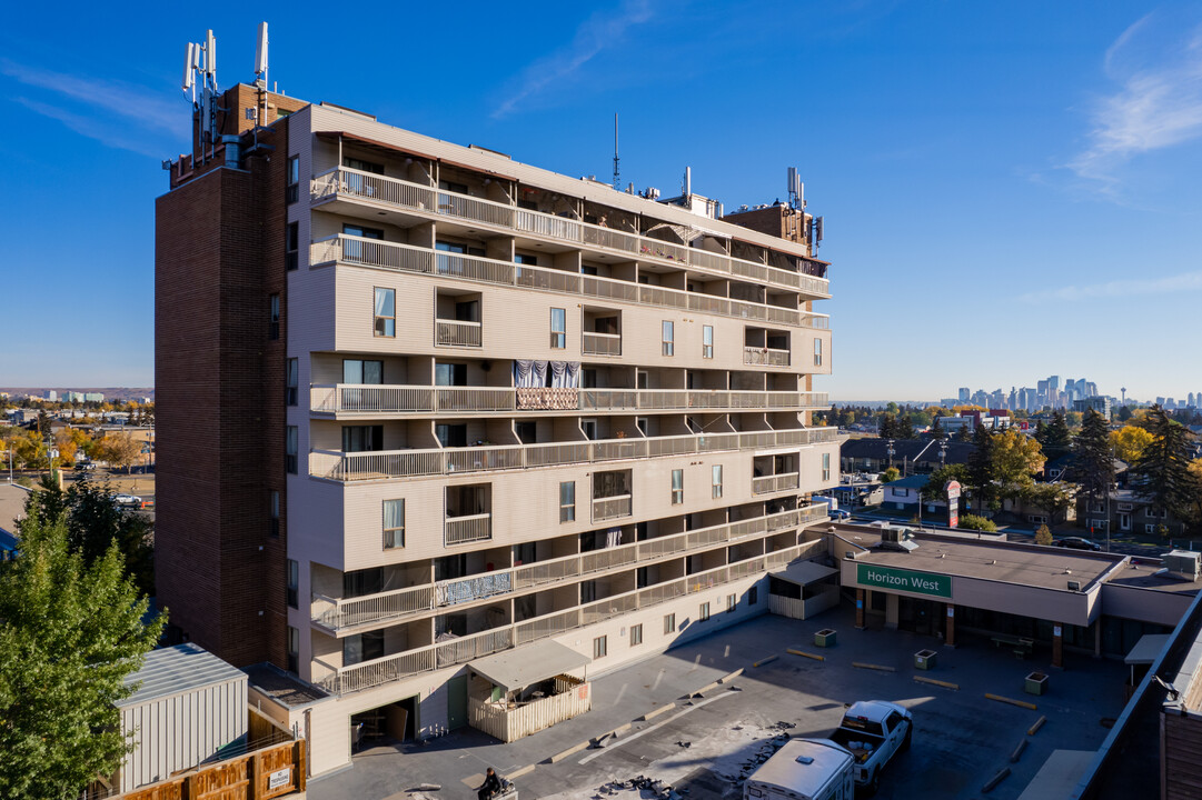 Horizon West in Calgary, AB - Building Photo