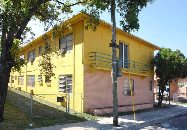 2154 SW 1st St in Miami, FL - Building Photo - Building Photo