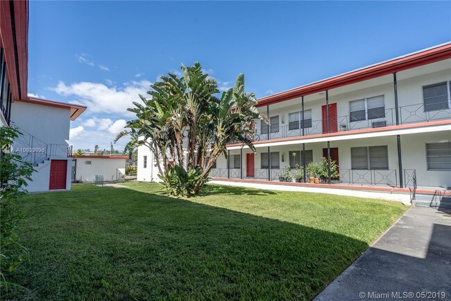 437 NE 82nd St-Unit -18 in Miami, FL - Building Photo - Building Photo