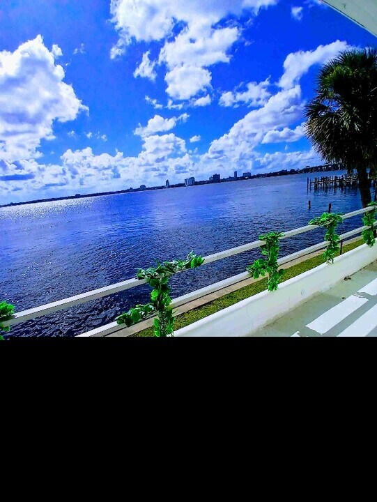 1660 River Rd in Jacksonville, FL - Building Photo