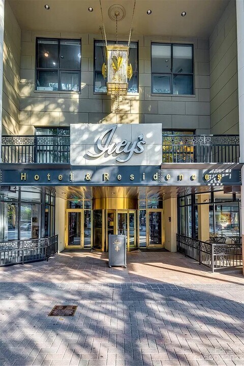 127 N Tryon St, Unit 408 in Charlotte, NC - Building Photo