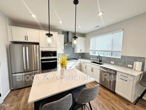 99 Daybreak Way in Fuquay Varina, NC - Building Photo - Building Photo