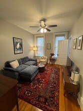 2222 W Dickens Ave, Unit Apt 1 in Chicago, IL - Building Photo - Building Photo